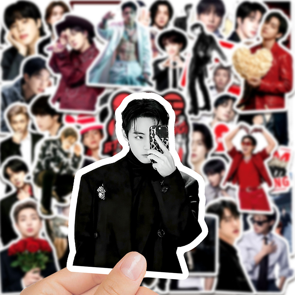 Laptop Accessories Gifts - BTS K-POPボーイグループステッカー 50枚入り。防水仕様で、デスクトップ、ノートパソコン、水筒、スクラップブッキングなどに使えるDIYデカール。ファン向けの記念品やプレゼントに最適。
